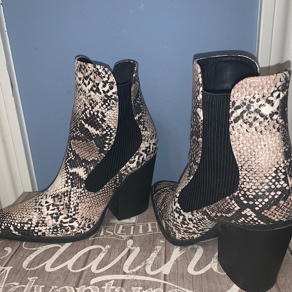 Snake Skin Booties 🐍 - Picture 2 of 5